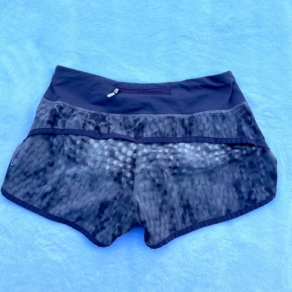 EUC Lululemon speed shorts Snowy Owl size 2 - Picture 2 of 5